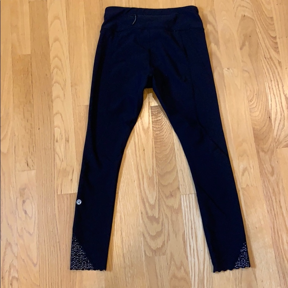 Reflective black lululemon leggings - Picture 3 of 7